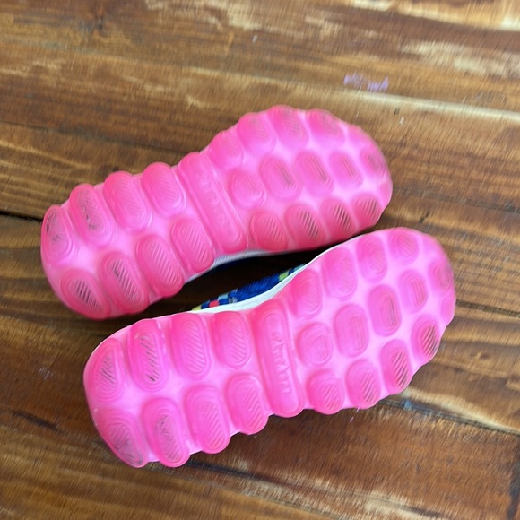 Girls, sketcher, memory foam, rainbow stretch shoes - Picture 4 of 5